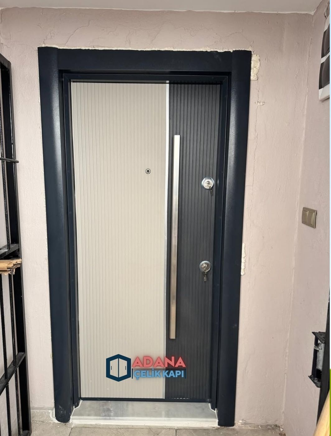 AÇK-2033 Antrasit ve Gümüş Gri Çizgili PVC Kaplamalı Çelik Kapı