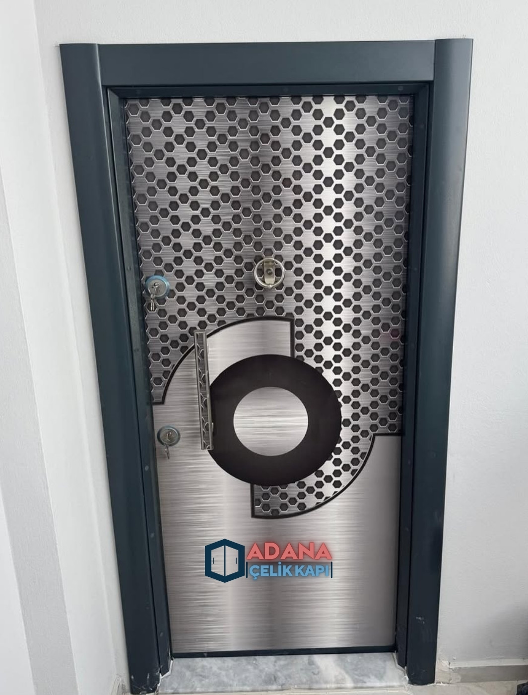 AÇK-1306 gri metalik desenli modern ultralam çelik kapı modeli