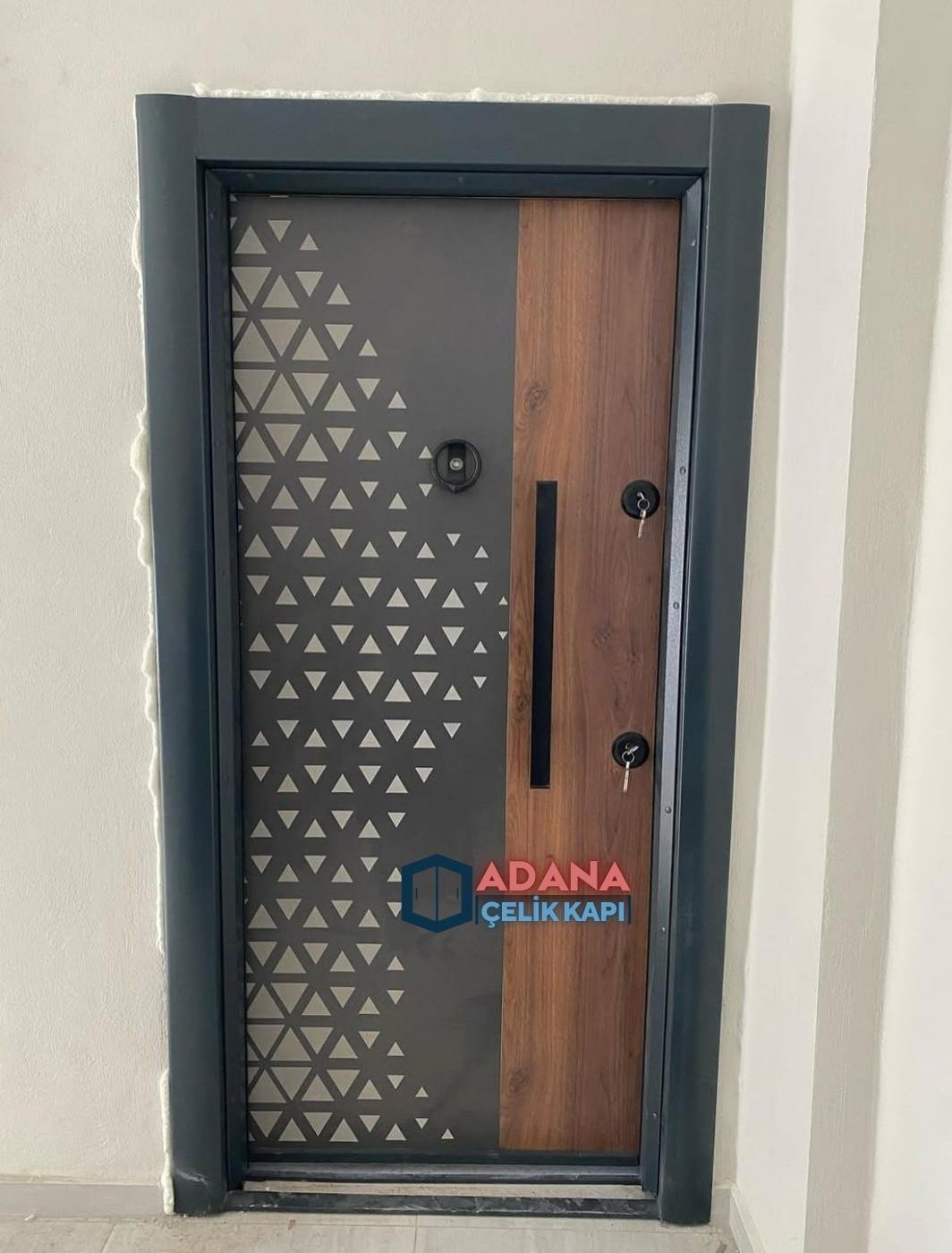AÇK-1203 antrasit ve ahşap desenli modern laminoks çelik kapı modeli